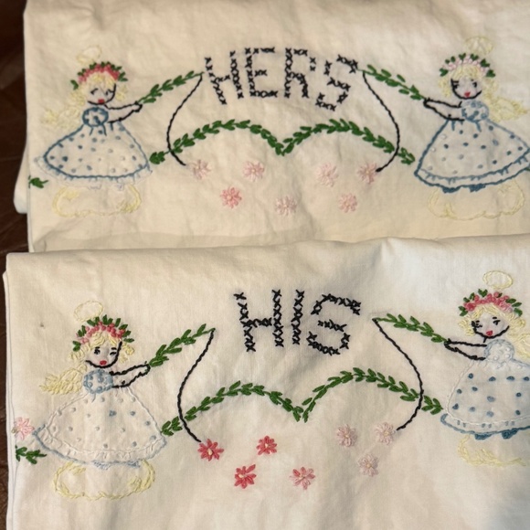 Vintage Embroidered pillowcases - Picture 1 of 7
